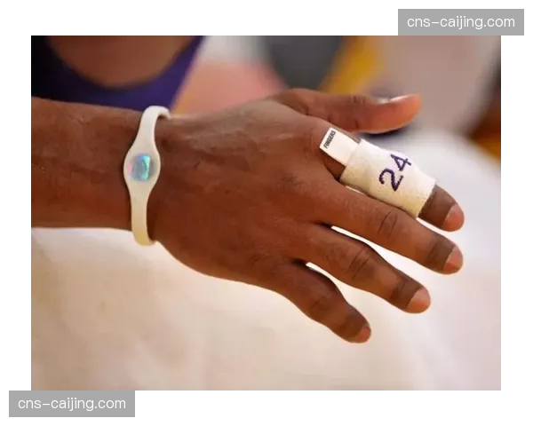 赵岩昊手指脱臼现场复位后坚持比赛,展现硬汉作风 赵岩昊手指脱臼现场复位后坚持比赛,展现硬汉作风